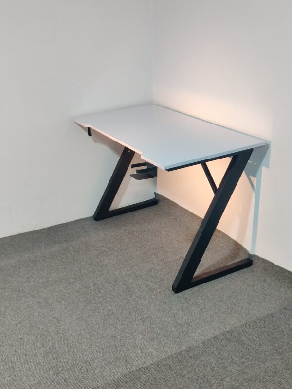GameOver- 48 inch Gaming Table - High Quality Ergomic Tables designenod - Modern Computer Table With High wooden MDF, Lights Strip lights PC Gaming Desk - Image 3